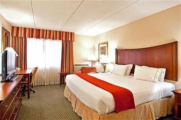 Holiday Inn Express Milwaukee Exterior photo